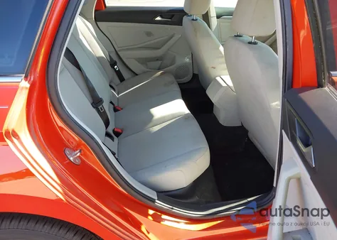 2019 Volkswagen Jetta 1.4T R-Line/1.4T S/1.4T Se z USA, uszkodzony, nr VIN 3VWC57BU7KM134377